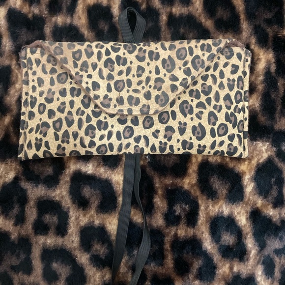 Leopard pouch 🐆 - Picture 1 of 2